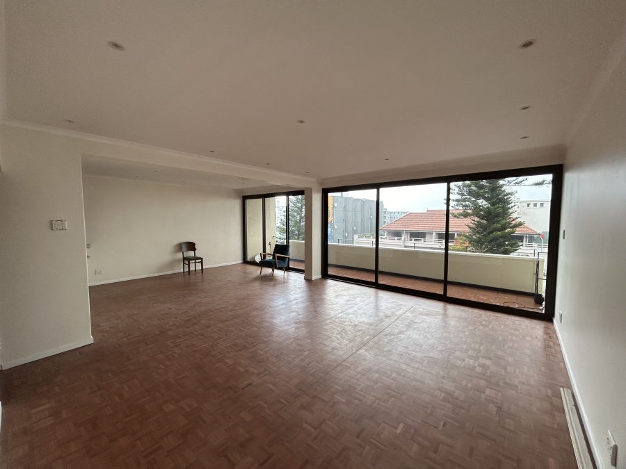 3 Bedroom Property for Sale in Sea Point Western Cape